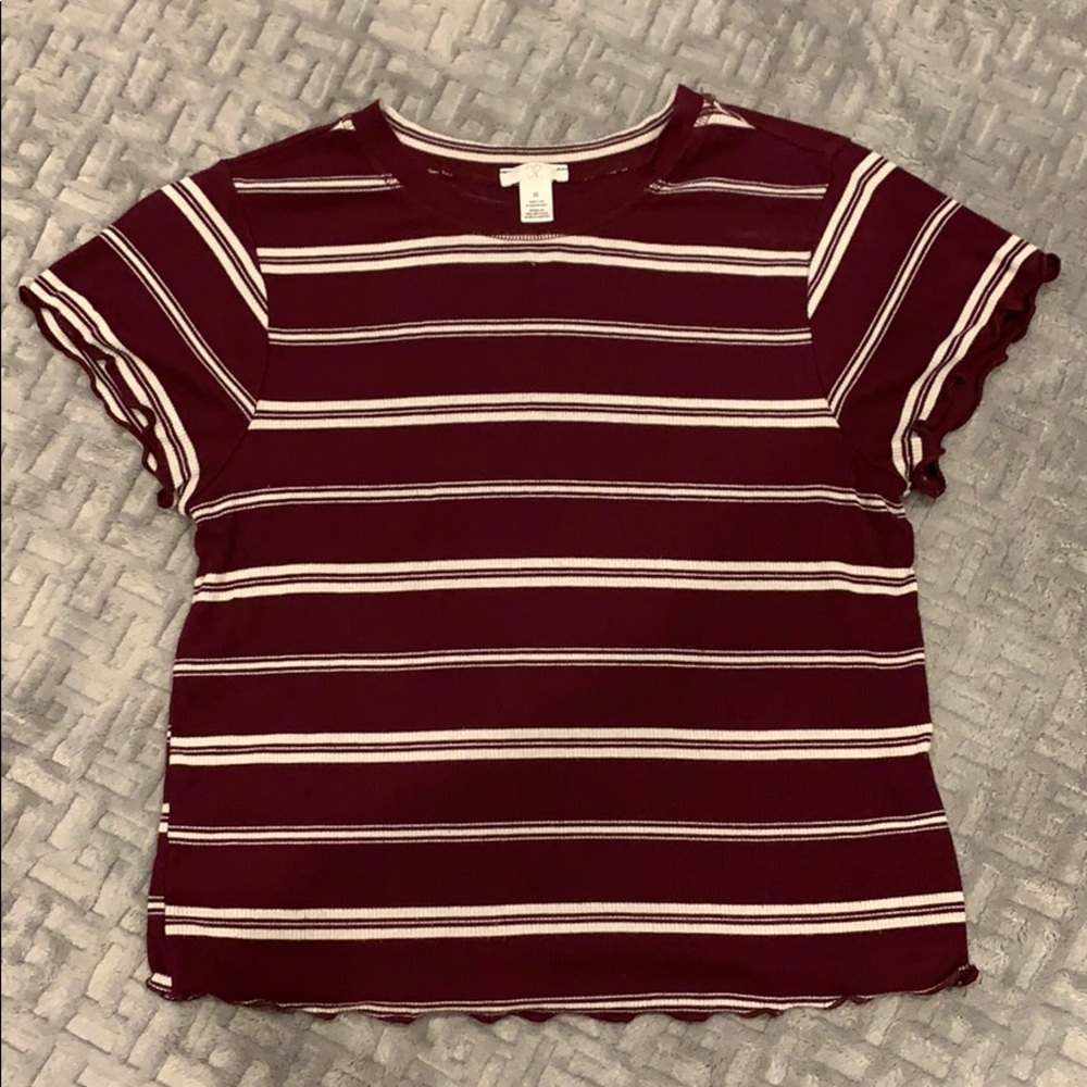 white and maroon striped t shirt